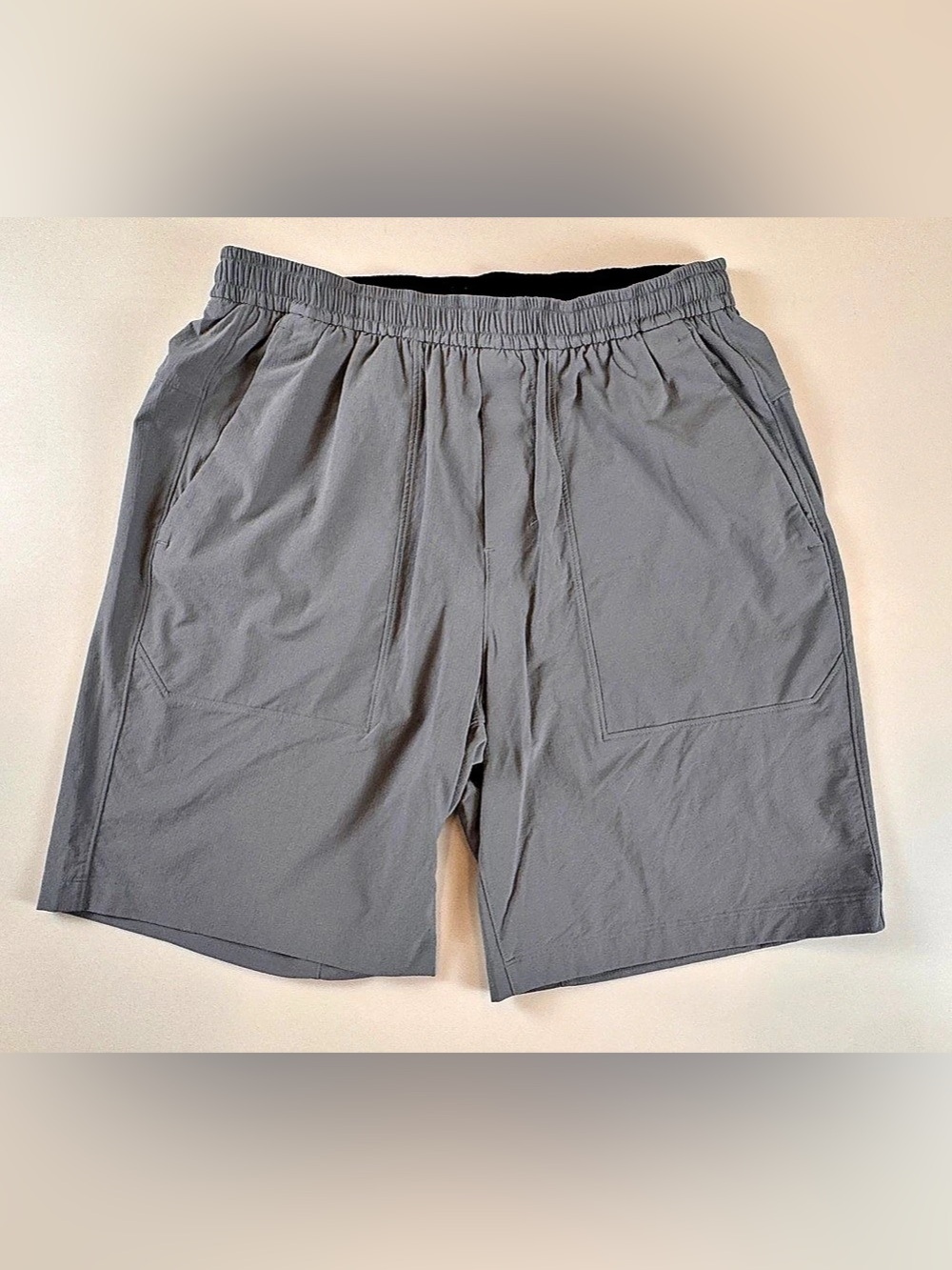 Lululemon men’s Gray Athletic Shorts size medium